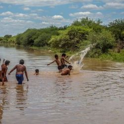 El gobierno salteño prohibió a la población bañarse en el río Pilcomayo.