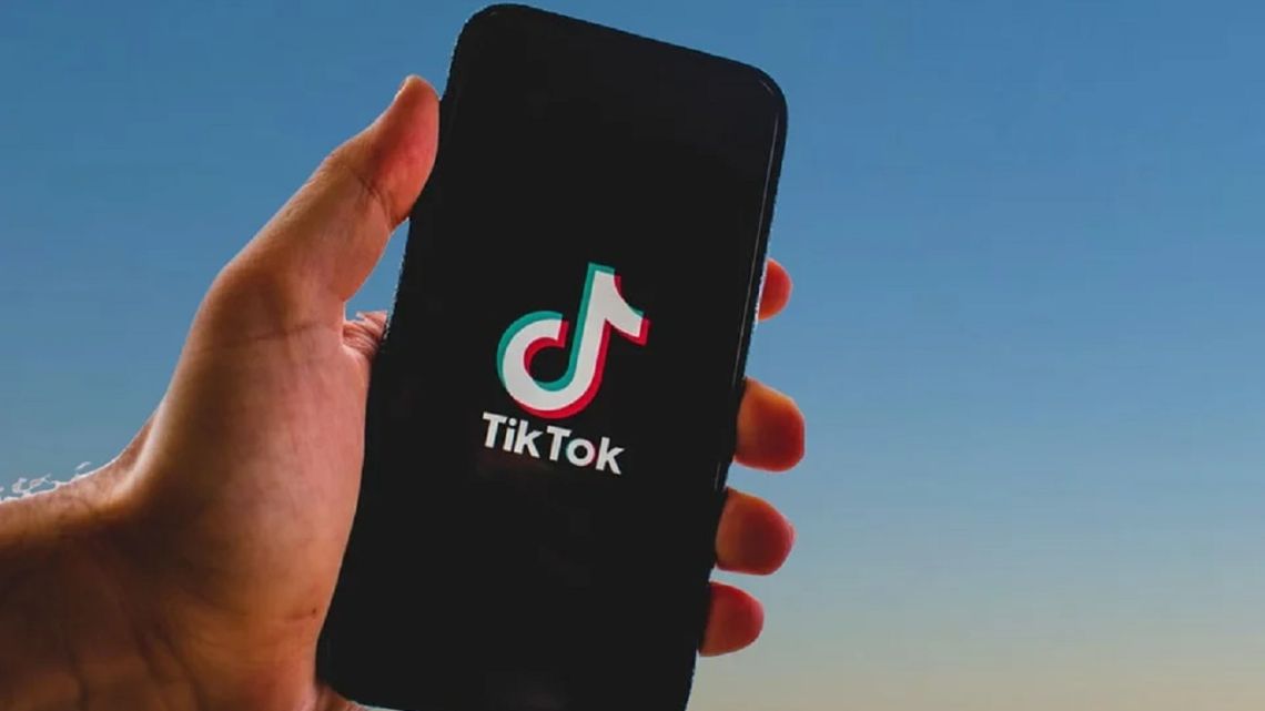 El adictivo TikTok limitará el tiempo de uso para menores de 18 años El adictivo TikTok limitará el tiempo de uso para menores de 18 años
