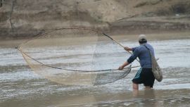 El colapso de un dique de cola en Bolivia tiene en vilo a la población de Salta.