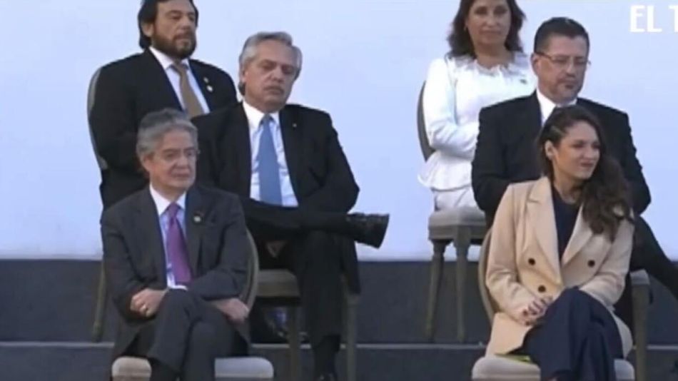 Alberto Fernández dormitando durante el discurso de asunción del presidente de Colombia, Gustavo Petro 20220808