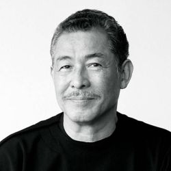 Murió el diseñador de moda japonés Issey Miyake