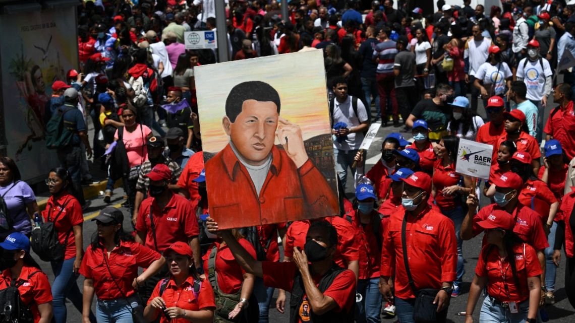 Supporters of Venezuelan President Nicolás Maduro take part in a protest demanding the return of disputed gold held in the UK, and the airplane being held at the Ezeiza airport in Buenos Aires, in Caracas, on August 9, 2022.