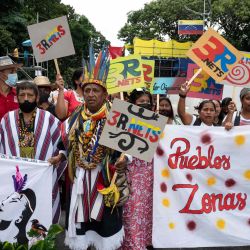 Indígenas participan en manifestación en apoyo al Gobierno y para exigir a Argentina la devolución del avión carguero de EMTRASUR en Caracas. Yuri CORTEZ / AFP. | Foto:AFP