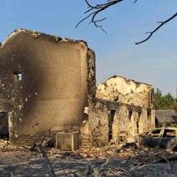 Una fotografía muestra las ruinas de una casa destruida por el incendio que estalló en Belin-Beliet, cerca de Hostens, en el suroeste de Francia. GUILLAUME SOUVANT / AFP. | Foto:AFP