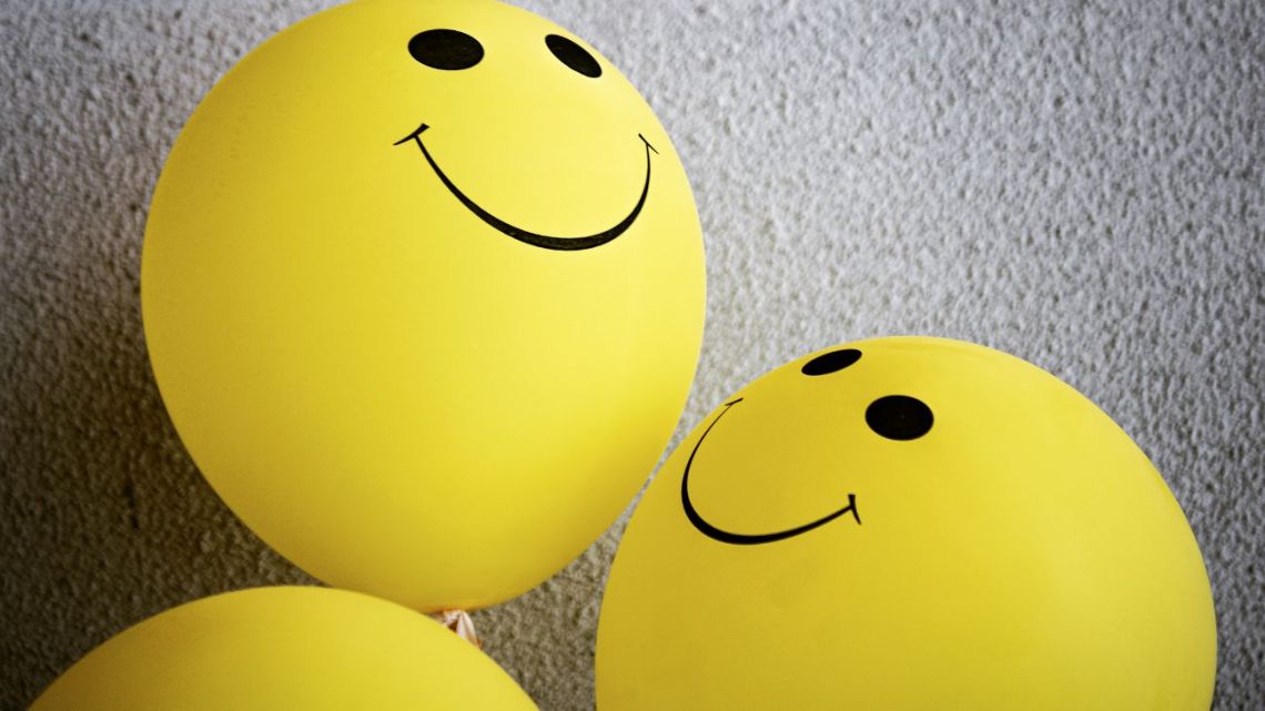Ser feliz no debería confundirse con la alegría o el placer