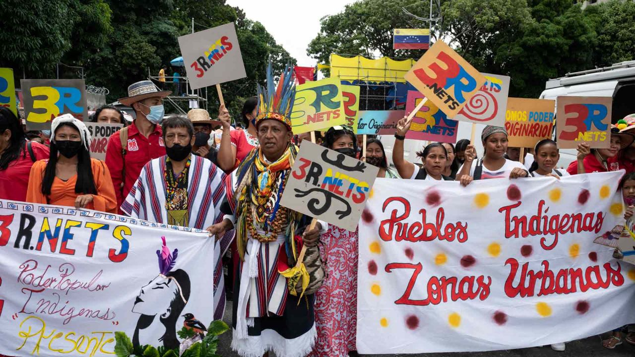 Indígenas participan en manifestación en apoyo al Gobierno y para exigir a Argentina la devolución del avión carguero de EMTRASUR en Caracas. Yuri CORTEZ / AFP. | Foto:AFP