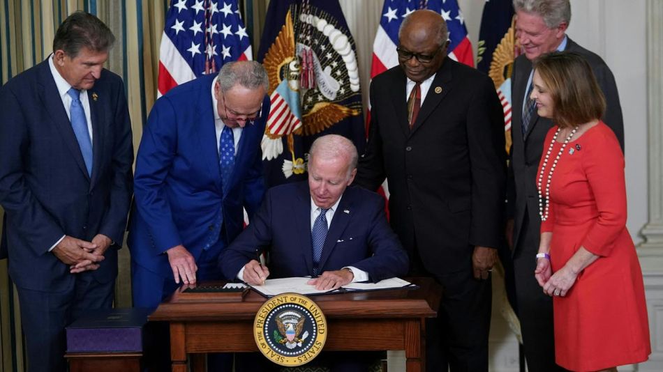Joe Biden firmó la Ley para la Reducción de la Inflación 20220817