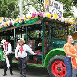 El colorido del Desfile de Silleteros fue constante, al igual que las Chivas adornadas para la ocasión. Don José, un showman.