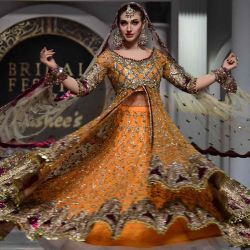 Una modelo presenta una creación de Kashee's durante el desfile de moda nupcial en Karachi. Asif HASSAN / AFP. | Foto:AFP