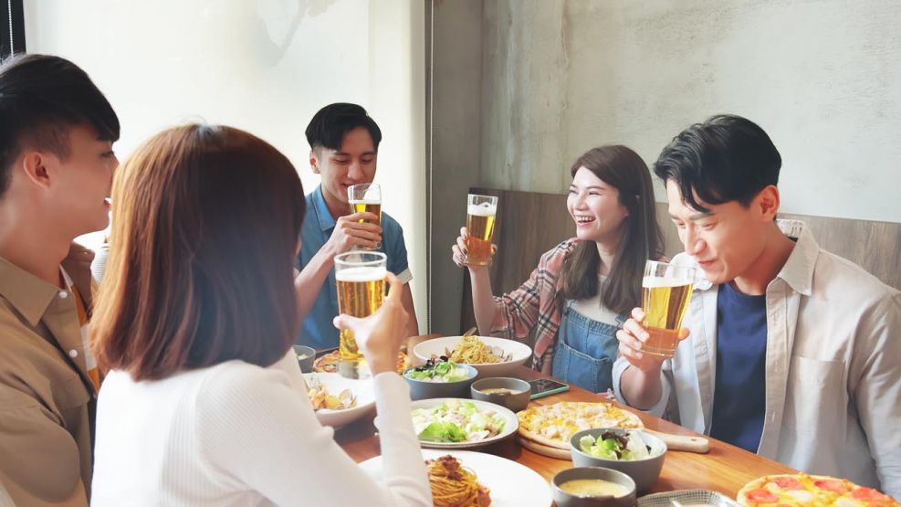 japoneses tomando alcohol 20220819