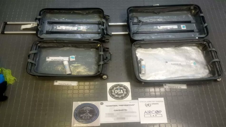 Un joven de 18 años fue detenido en el Aeropuerto de Ezeiza con 24 kilos de cocaína.