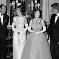 La Reina Isabel II y Jackie Kennedy: todos los detalles del encuentro que generó una enemistad