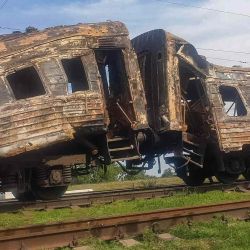 Tren quemado después del reciente ataque aéreo ruso en una estación de tren en la ciudad de Chaplyne, región de Dnipropetrovsk. AFP. | Foto:AFP
