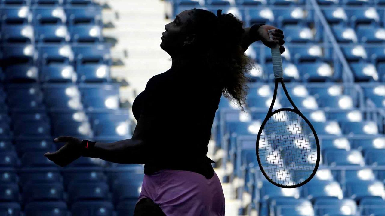 Serena Williams de los EE. UU. Practica mientras se prepara para el Abierto de EE. UU. 2022 en el Centro Nacional de Tenis Billie Jean King de la USTA en Nueva York. Williams se prepara para despedirse del tenis en el Major donde todo comenzó. TIMOTEO A. CLARY / AFP. | Foto:AFP