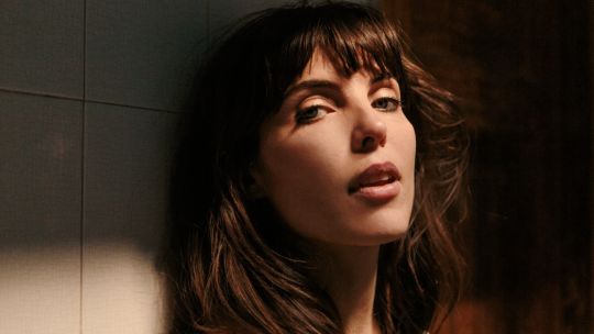 Josefina Scaglione, la actriz que brilló en Broadway ahora presenta su música como solista