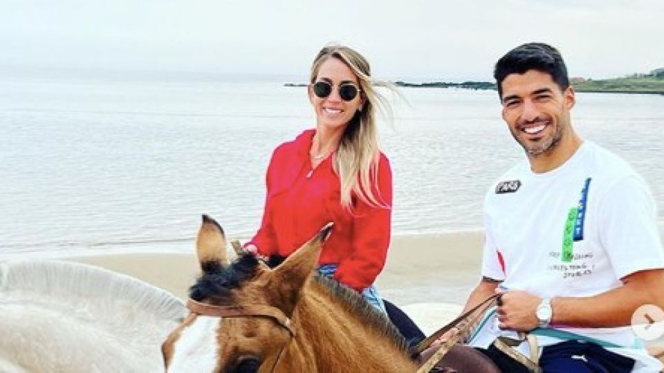 Luis Suárez y su familia hicieron una cabalgata en La Baguala.