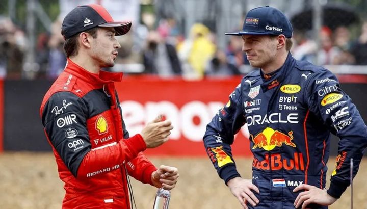 Verstappen y Leclerc, penados. Las autoridades sancionaron a los dos pilotos.