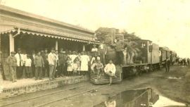 Miles de personas presenciaron el viaje inaugural de La Porteña.