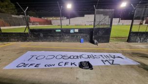 La Policía retiró una bandera en apoyo a Cristina en Defensores de Belgrano 20220830