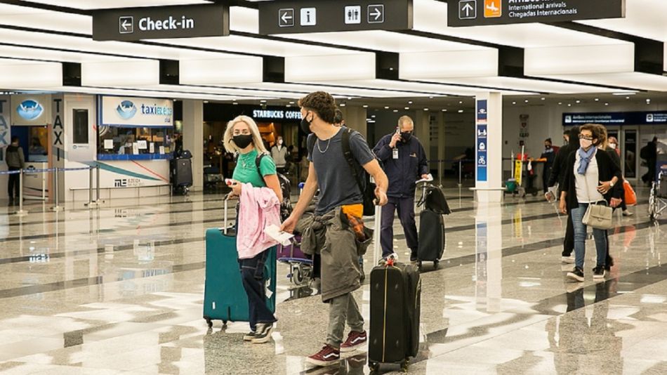 Afirman que el Gobierno subsidia gastos en el exterior para los que más dinero tienen