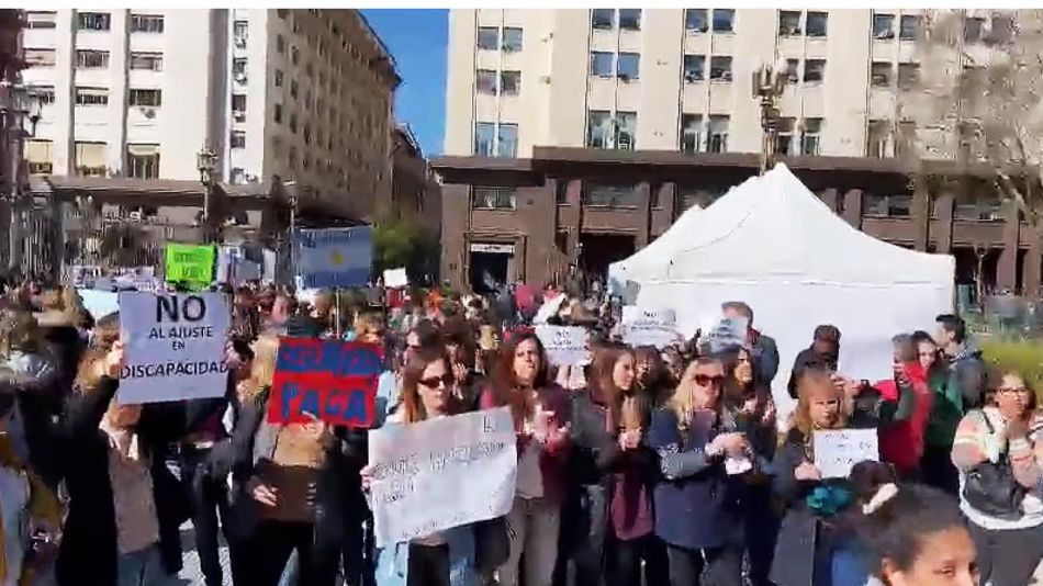 Protesta en plaza de Mayo 20220830