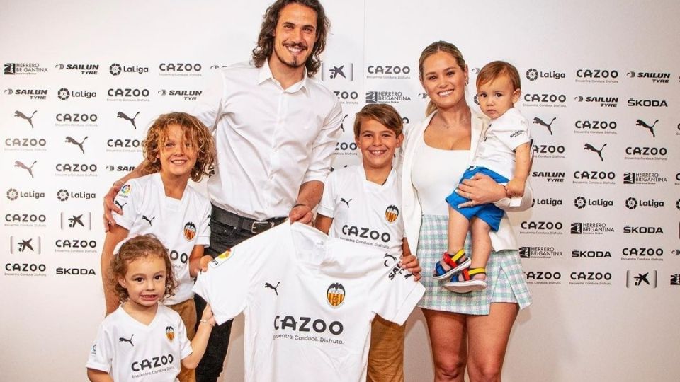 Edinson Cavani y su familia en Valencia 