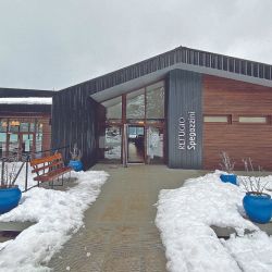 Nuevas propuestas de aventura en El Calafate: tirolesa, motos de nieve y patinaje sobre hielo. Además, trekking sobre el glaciar.