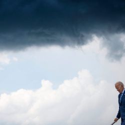 El presidente de Estados Unidos, Joe Biden, llega al aeropuerto internacional de Wilkes-Barre Scranton en Avoca, Pensilvania. | Foto:JIM WATSON / AFP