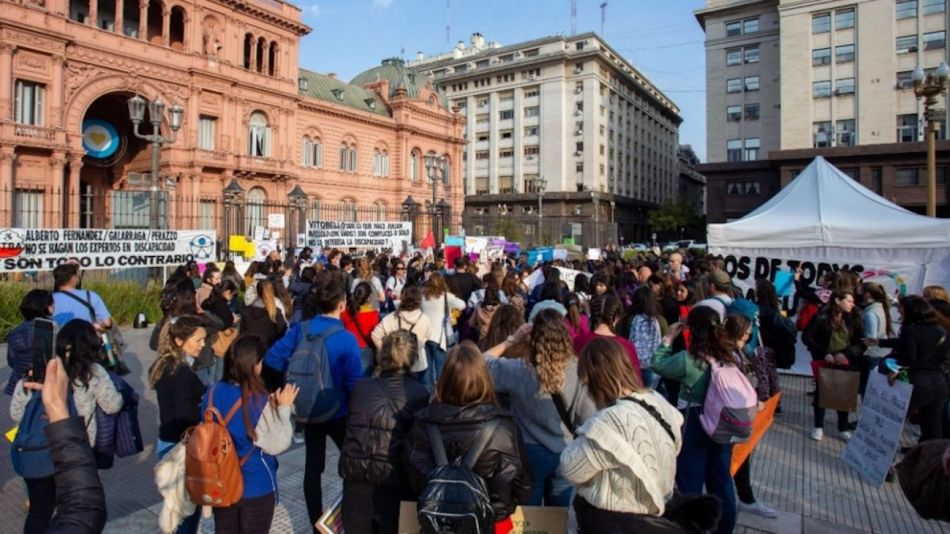 Acampe del Colectivo de Discapacidad frente a la Casa Rosada