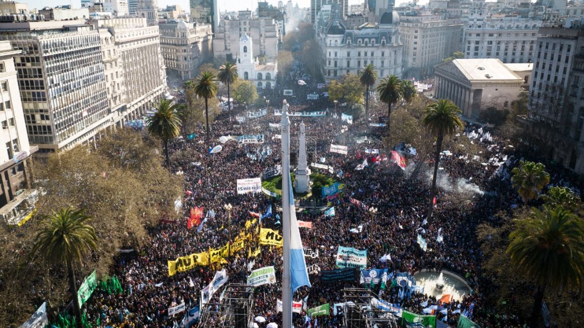 Supporters of Argentina's Vice-President Cristina Fernández de Kirchner demonstrate at the Plaza de Mayo.