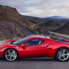 Ferrari 296 GTS: Seis cilindros y todo el cielo