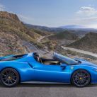 Ferrari 296 GTS: Seis cilindros y todo el cielo
