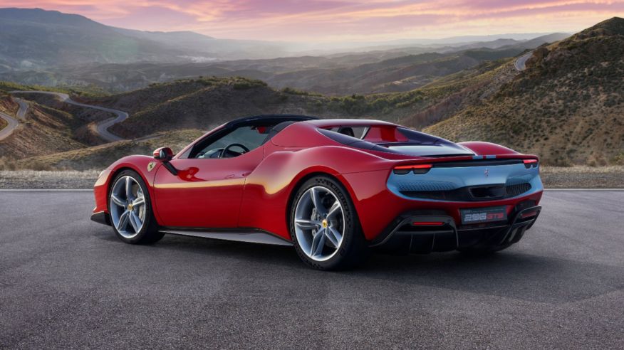 Ferrari 296 GTS: Seis cilindros y todo el cielo