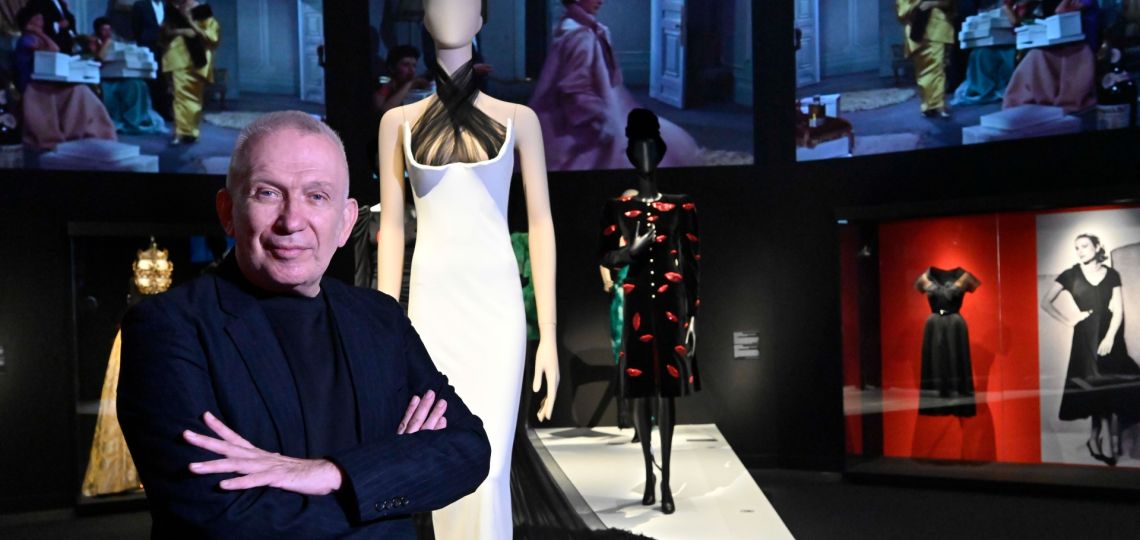 Cómo es la muestra de Jean Paul Gaultier que une sus dos pasiones: cine y moda