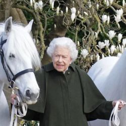 La reina le ponía nombre a cada uno de sus caballos. Su favorito se llamaba "Merlín". | Foto:CEDOC