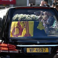 El féretro con los restos de la Reina Isabel II partió desde Balmoral y llegó a Edimburgo