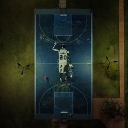 Vista aérea de una cancha de basquet con una imagen del ex jugador argentino Manu Ginóbili en Buenos Aires. - La leyenda de los San Antonio Spurs, Manu Ginóbili, fue incluido en el Salón de la Fama del Baloncesto Naismith Memorial. | Foto:Luis R0bayo / AFP