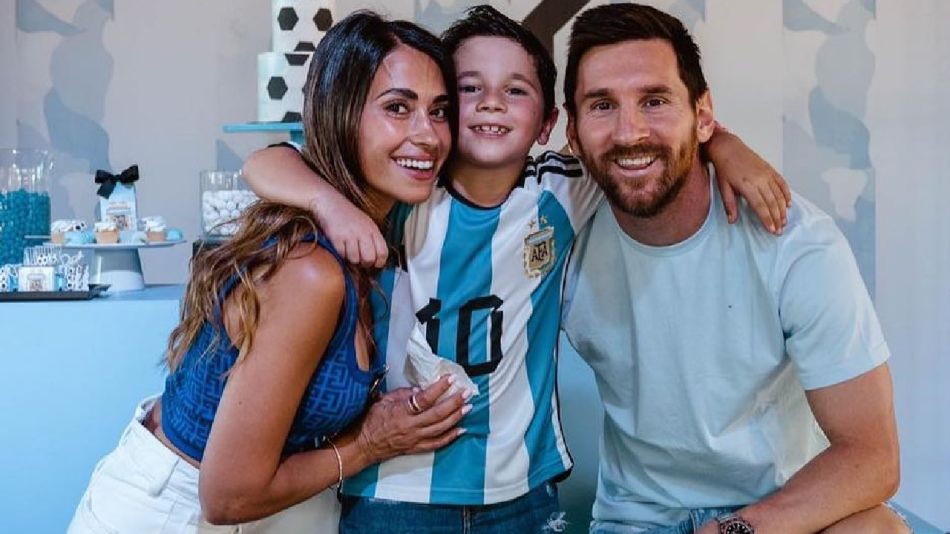 Antonela Roccuzzo, Lionel Messi y Mateo Messi