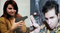 Brenda Uliarte y Sabag Montiel con el arma 20220915