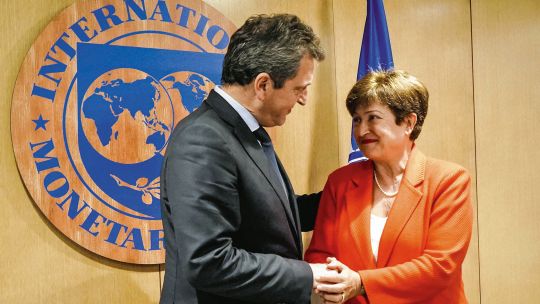 El ministro de Economía Sergio Masa rindió examen ante el FMI