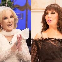 Moria Casán le regaló a Mirtha Legrand una corona artesanal con hojas de oro