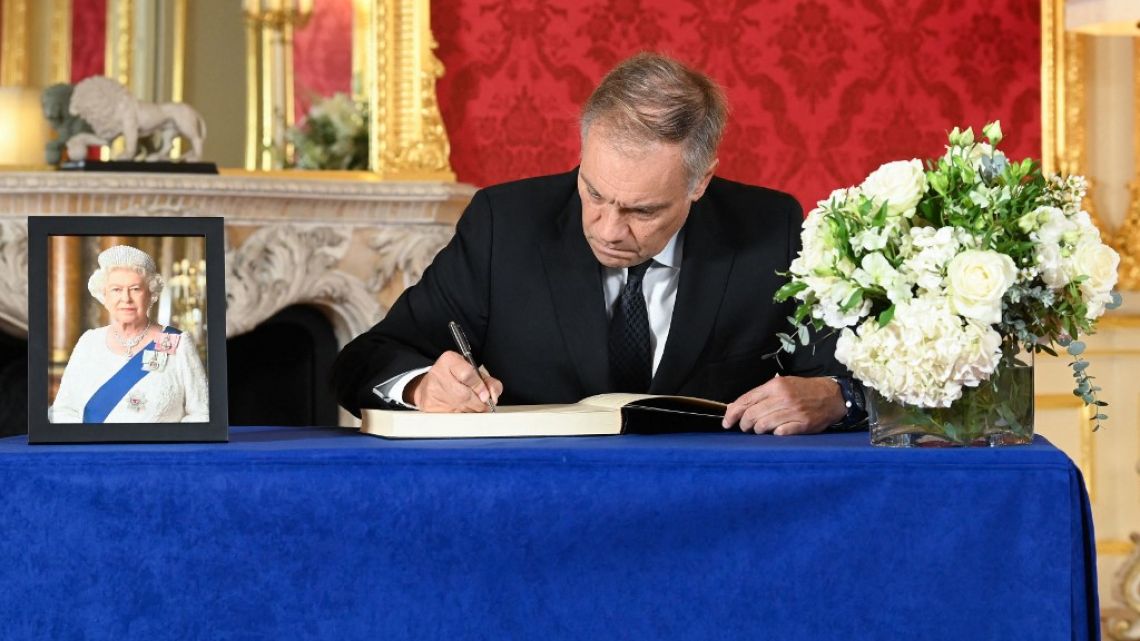 Alberto Fernández fue invitado a la corona de Carlos III pero solo irá el embajador Figueroa