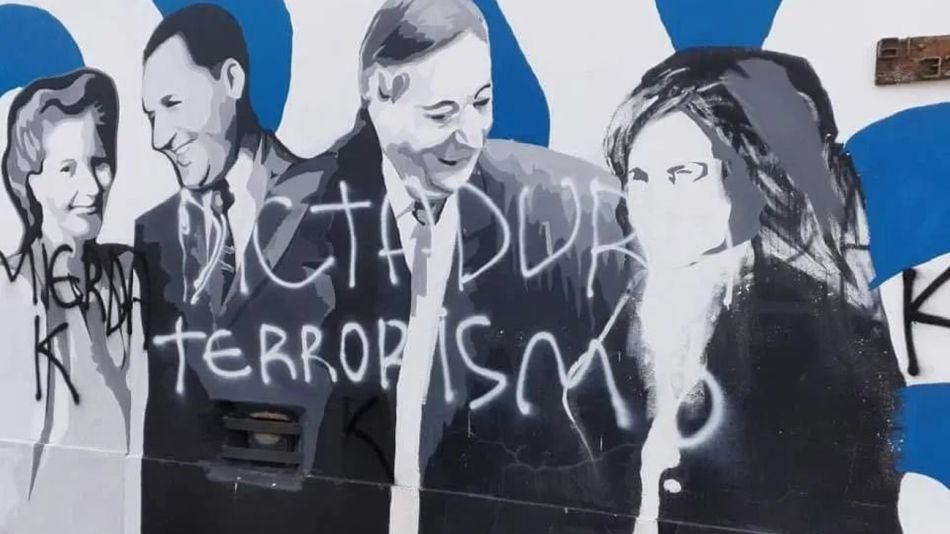 Murales políticos vandalizados en Quilmes.
