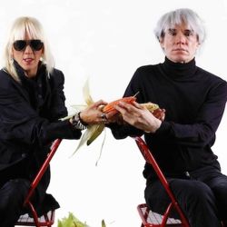 Marta Minujín y Andy Warhol | Foto:CEDOC