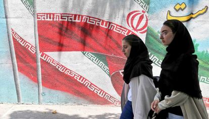 Mujeres Iraníes se unen para protestar en contra del riguroso código de vestimenta