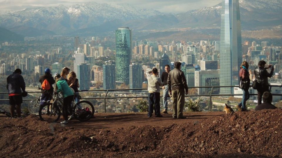 Santiago de Chile, y el resto de las ciudades del país vecino, reciben viajeros internacionales con menos requisitos para el ingreso.