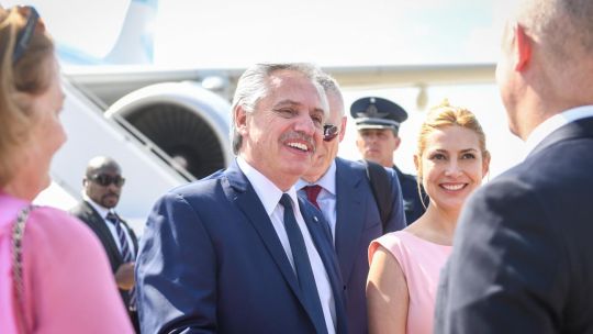 Alberto Fernández llegando a Houston para encuentros con empresarios