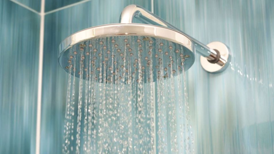 La ducha en pareja para abaratar costos en Suiza