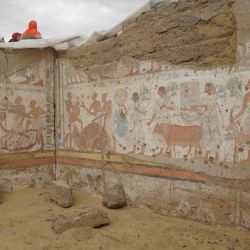 El sarcófago fue encontrado en el sitio arqueológico de Saqqara.