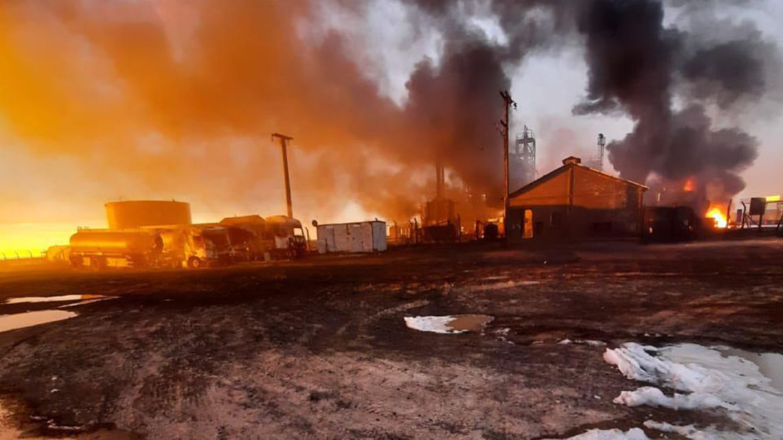 Images from the fatal explosion at the refinery owned by the local firm New American Oil in the Neuquén town of Plaza Huincul.